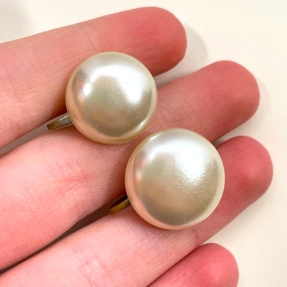 Vintage 50’s JAPAN Faux Pearl Mid-Century Modern Screw Back Button Earrings